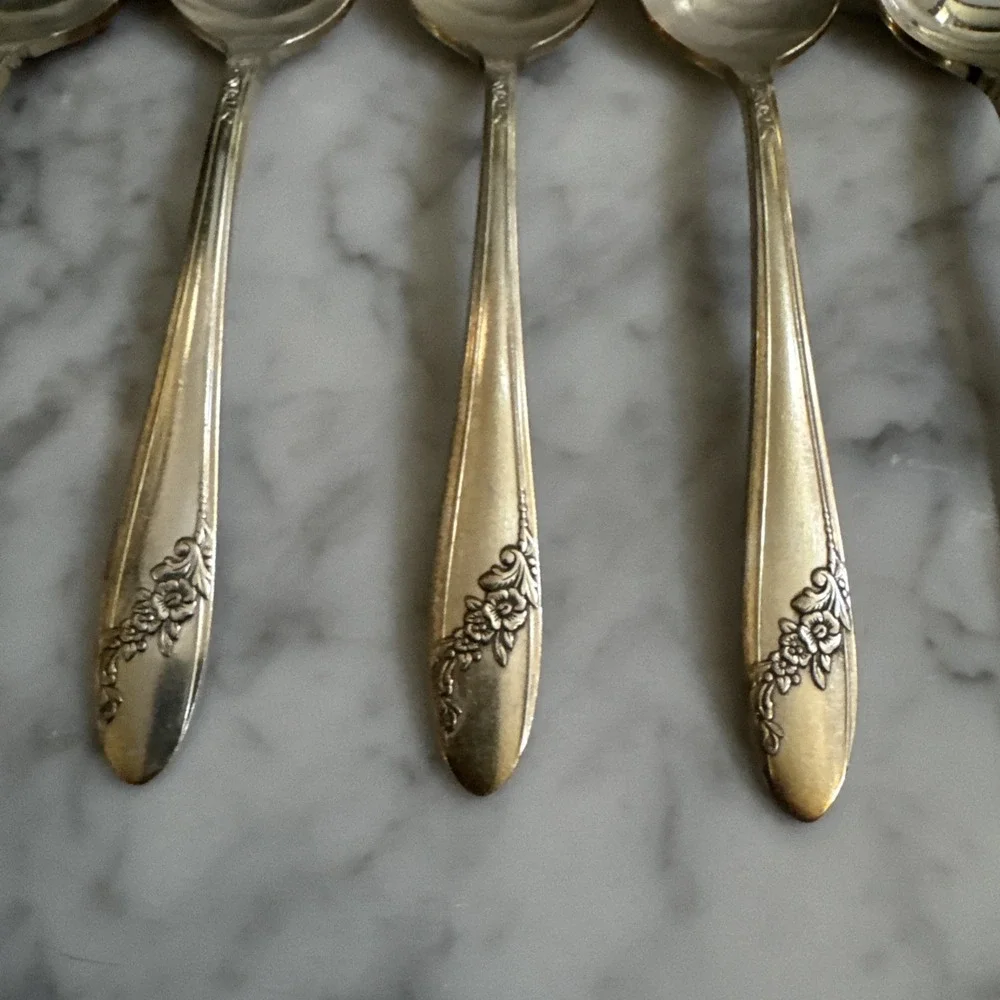 ONEIDA Community QUEEN BESS II Silverplate Flatware Lot Of 6 Teaspoons